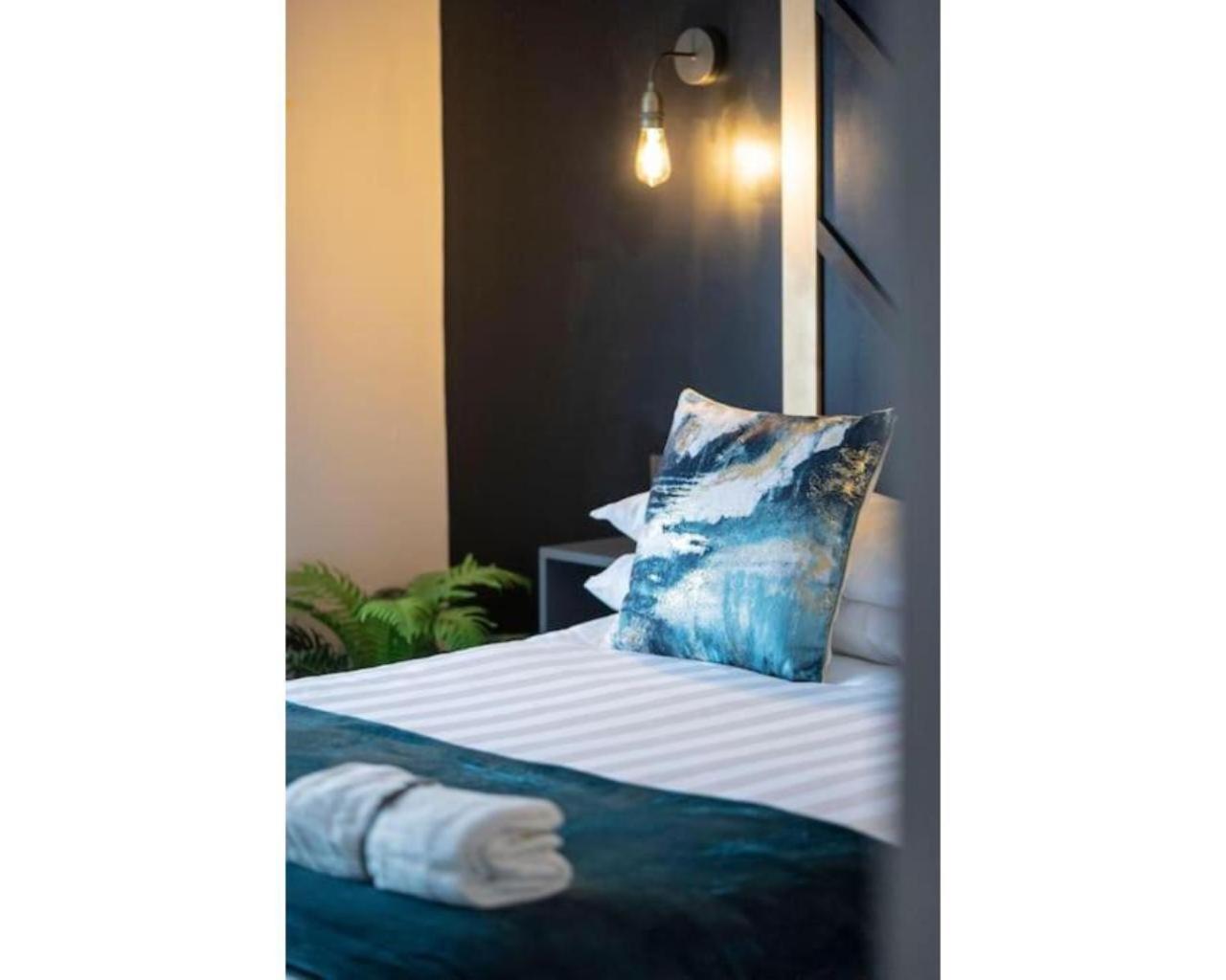 Central Belfast Apartments Queen'S Hideaway Bagian luar foto