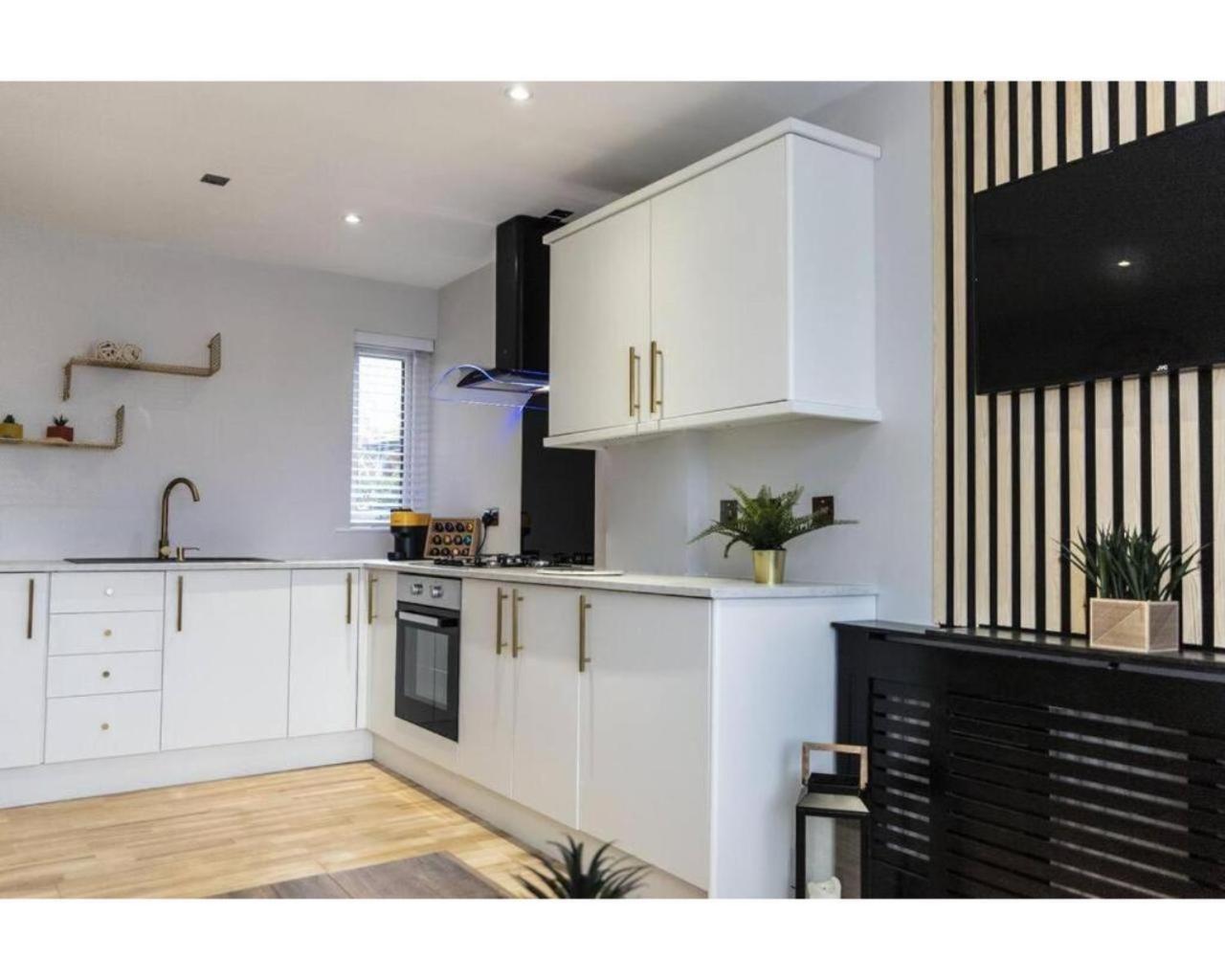 Central Belfast Apartments Queen'S Hideaway Bagian luar foto