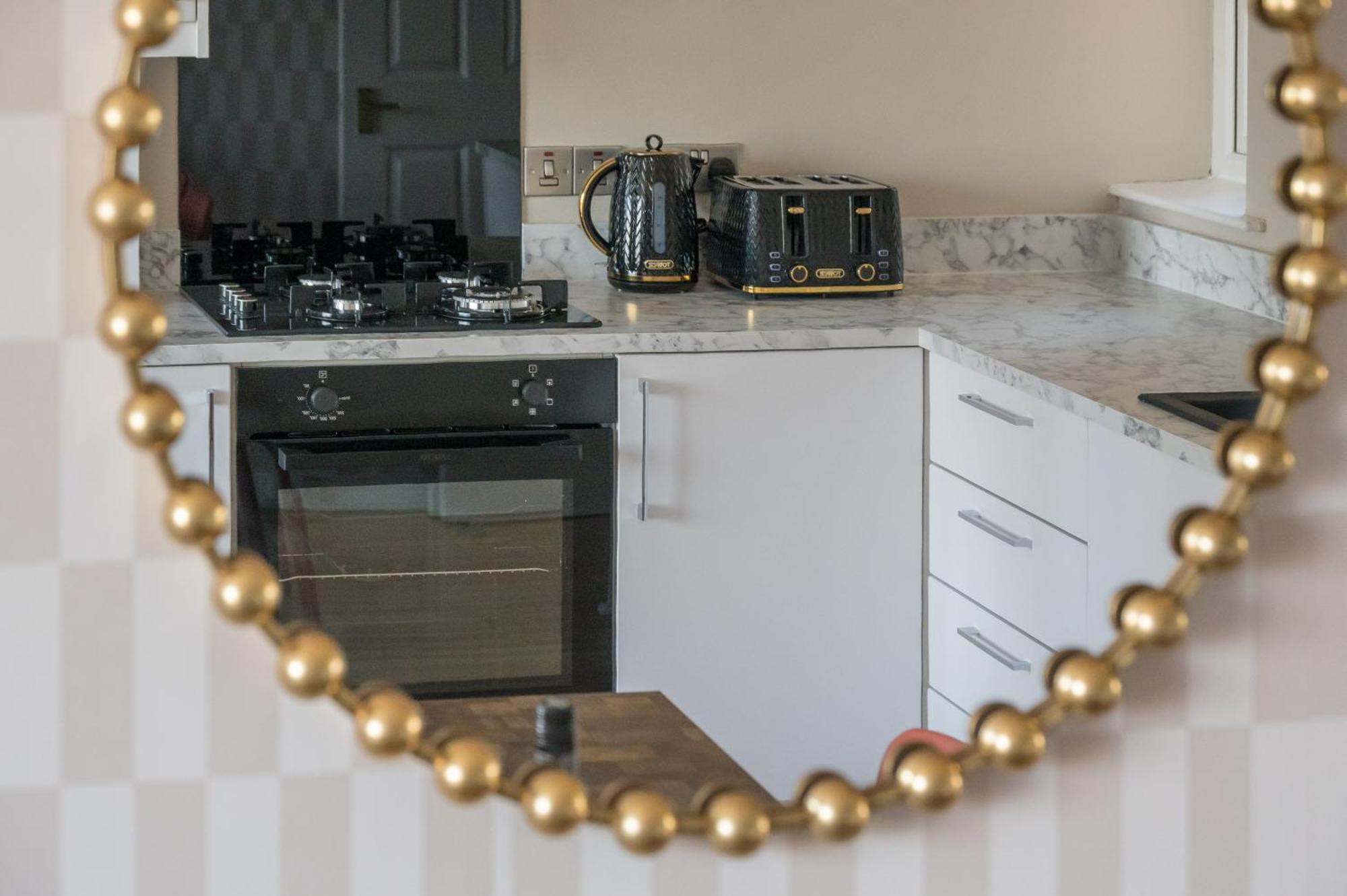 Central Belfast Apartments Queen'S Hideaway Bagian luar foto